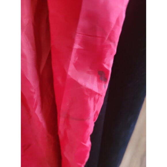 Adult XL 100% Polyester Fully Lined Vampire Cape Black/Red Halloween Costume - Picture 6 of 7